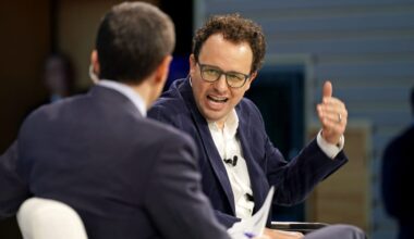 DeepMind, Anthropic CEOs: AI Is Coming for Junior Roles Already