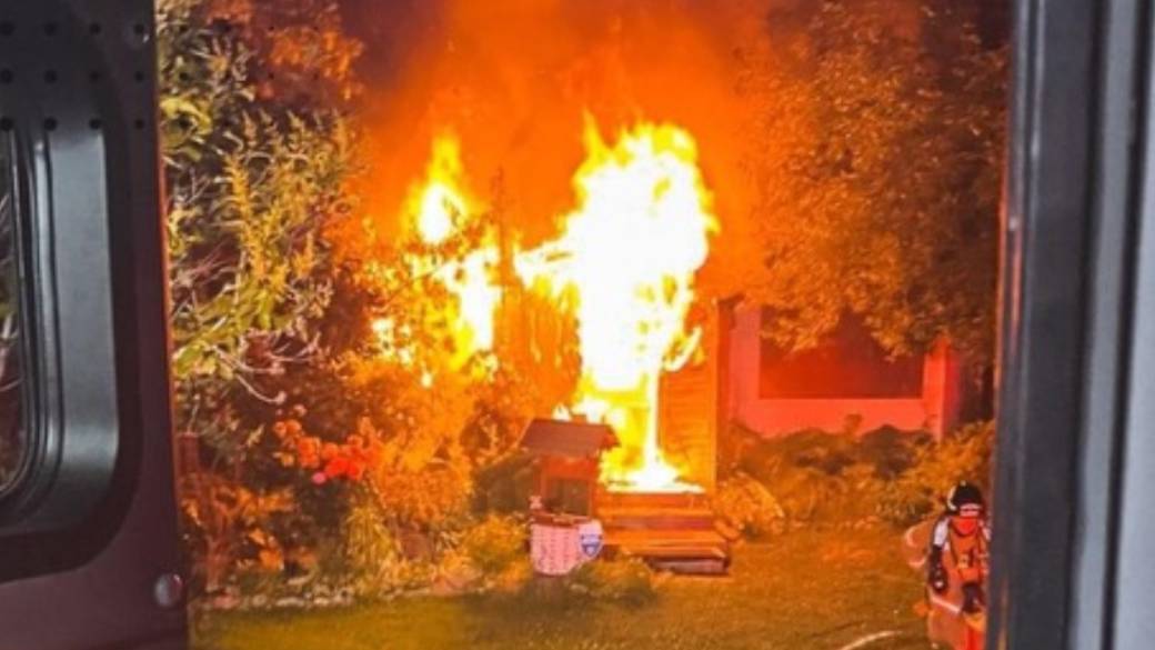 Click to play video: 'Firefighters warn of lithium-ion battery risks after home destroyed'