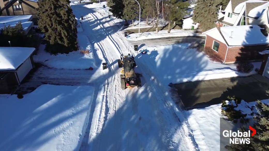 Click to play video: 'Re-evaluating Edmonton’s snow plan could come with a heavy cost'