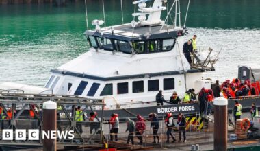 UK powers to seize phones from migrants without arrest come into force