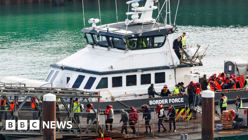 UK powers to seize phones from migrants without arrest come into force