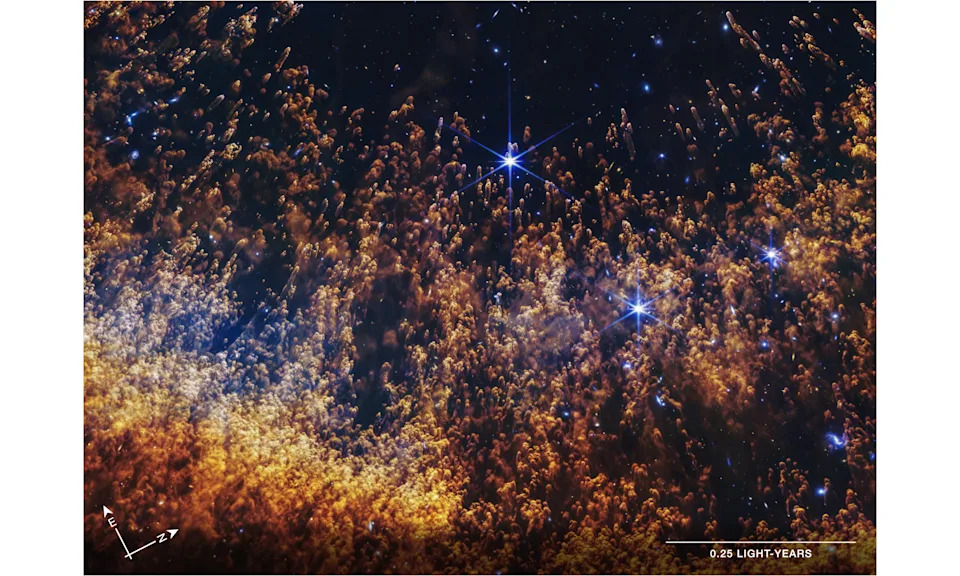 Pillar-like reddish knots in the Helix Nebula