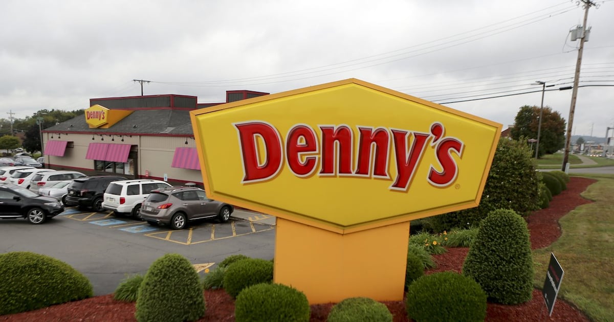 B.C. lawsuit alleges three former Denny’s employees stole thousands in tips - CTV News
