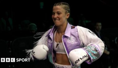 Francesca Hennessey smiling as she walks to the ring