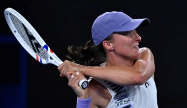 Iga Swiatek survives Kalinskaya onslaught at Australian Open