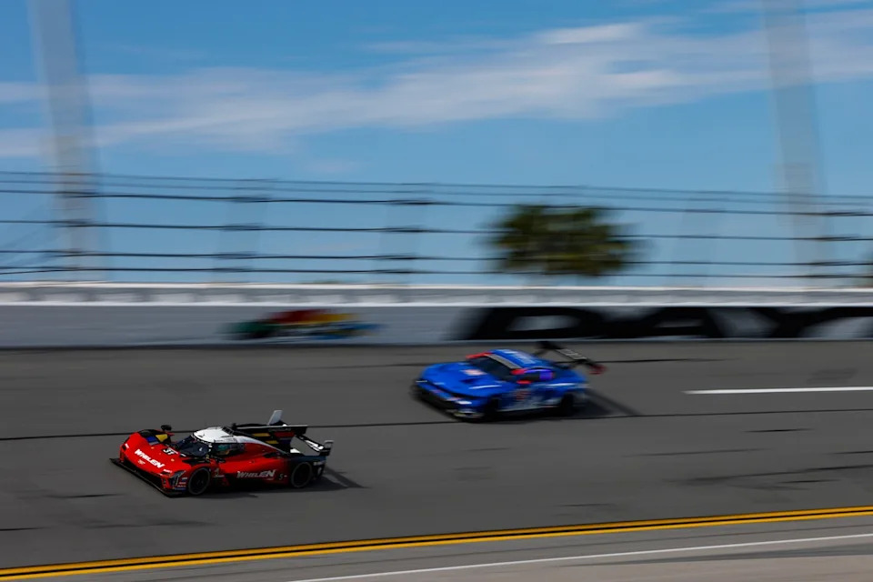 #31 Cadillac Whelen Cadillac V-Series.R: Jack Aitken, Earl Bamber, Frederik Vesti, Connor Zilisch