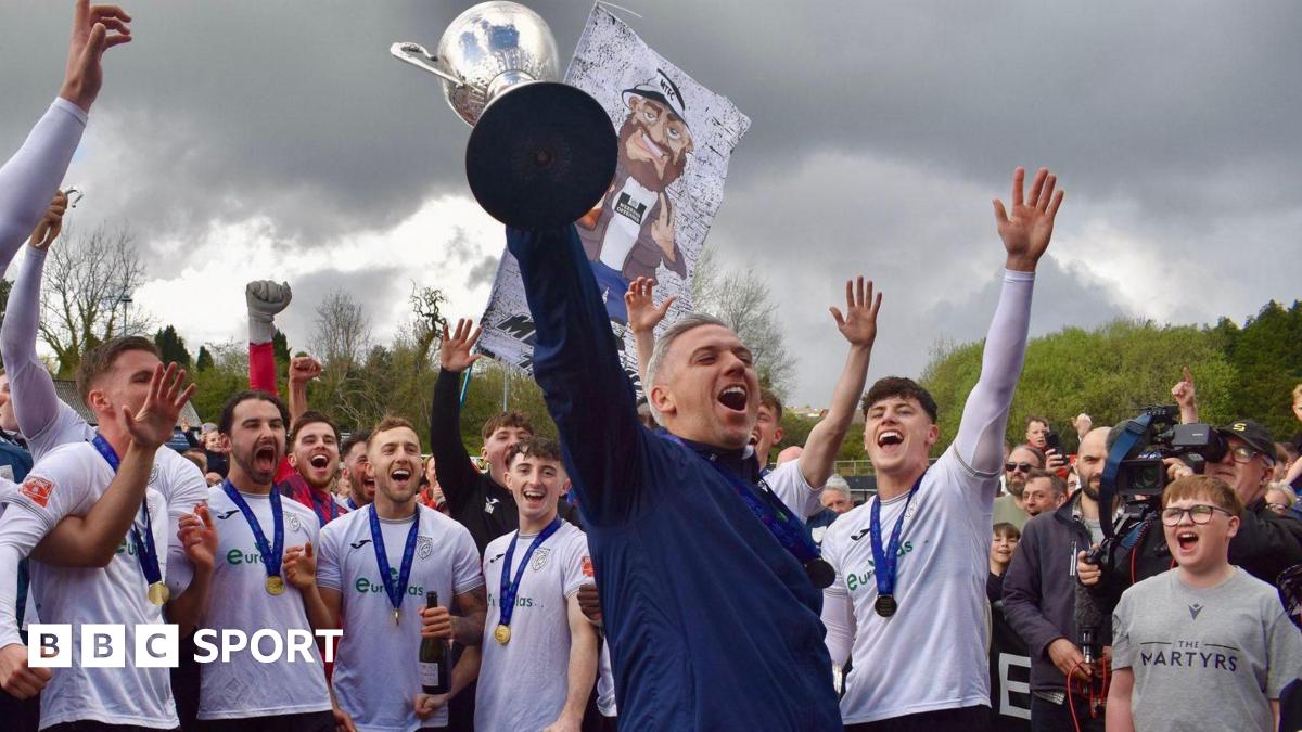 Merthyr celebrate promotion to National League North