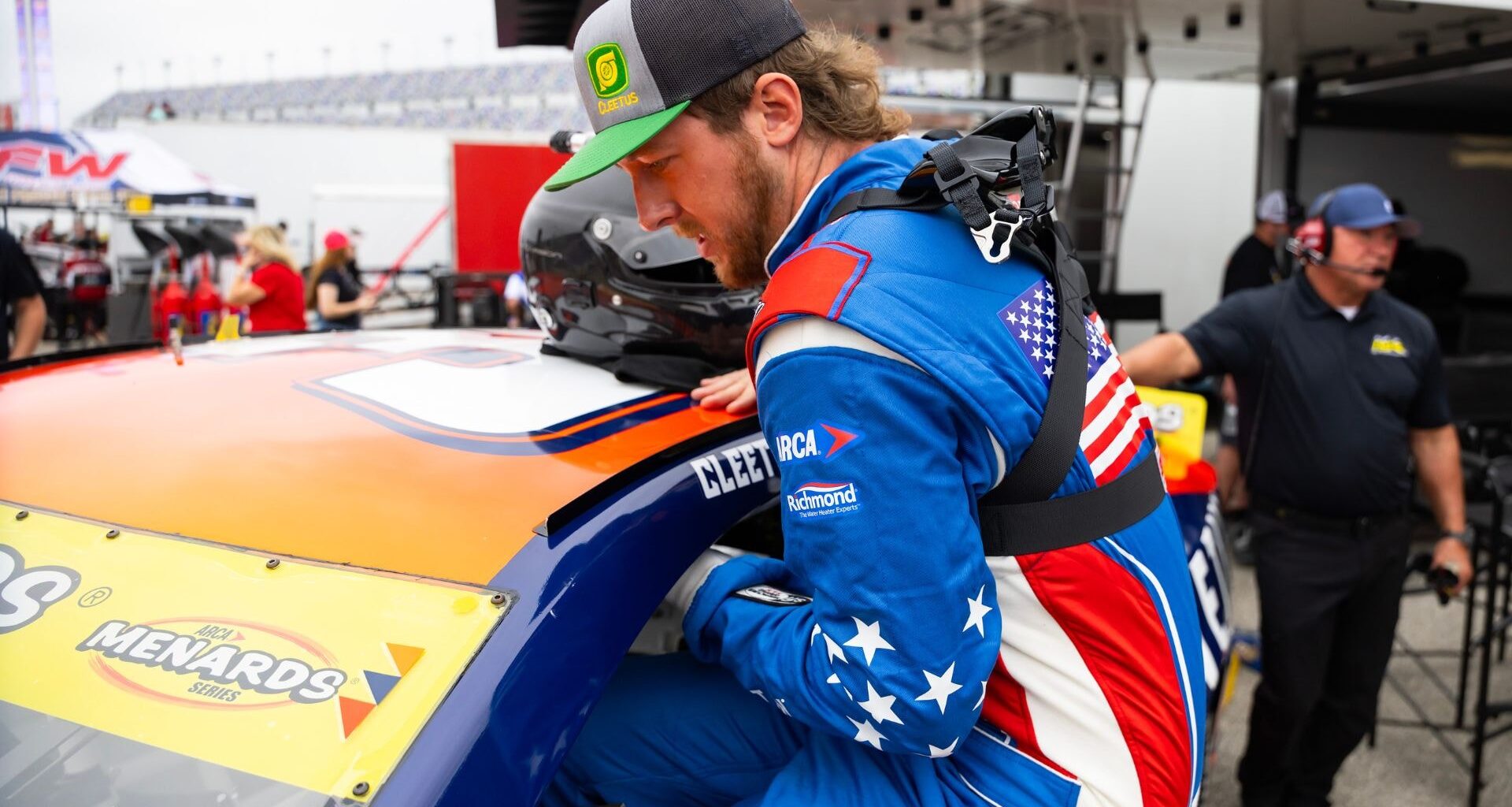 Cleetus MacFarland (L) and Greg Biffle (R)