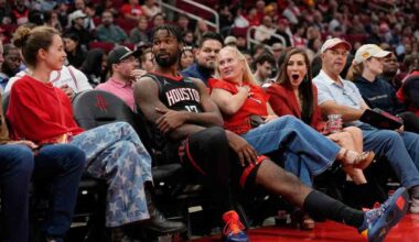 Clock and scoreboard malfunction delays Rockets vs. Suns game