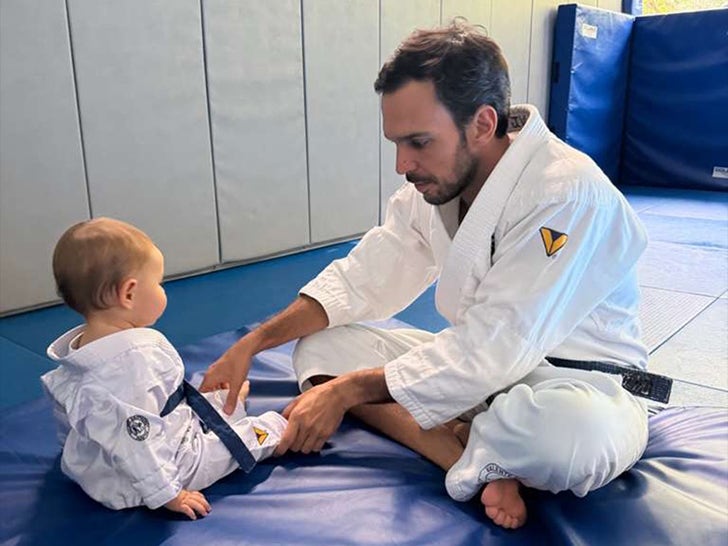 0128-Gisele-Bundchen-Baby-1-Year-SUB-1