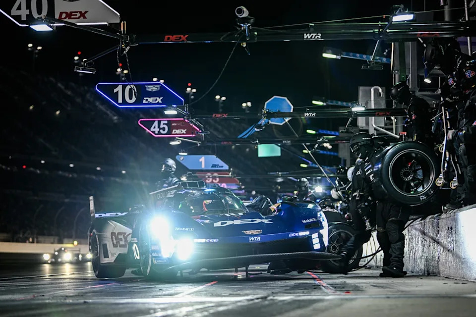 #10 Cadillac Wayne Taylor Racing Cadillac V-Series.R: Ricky Taylor, Filipe Albuquerque, Will Stevens