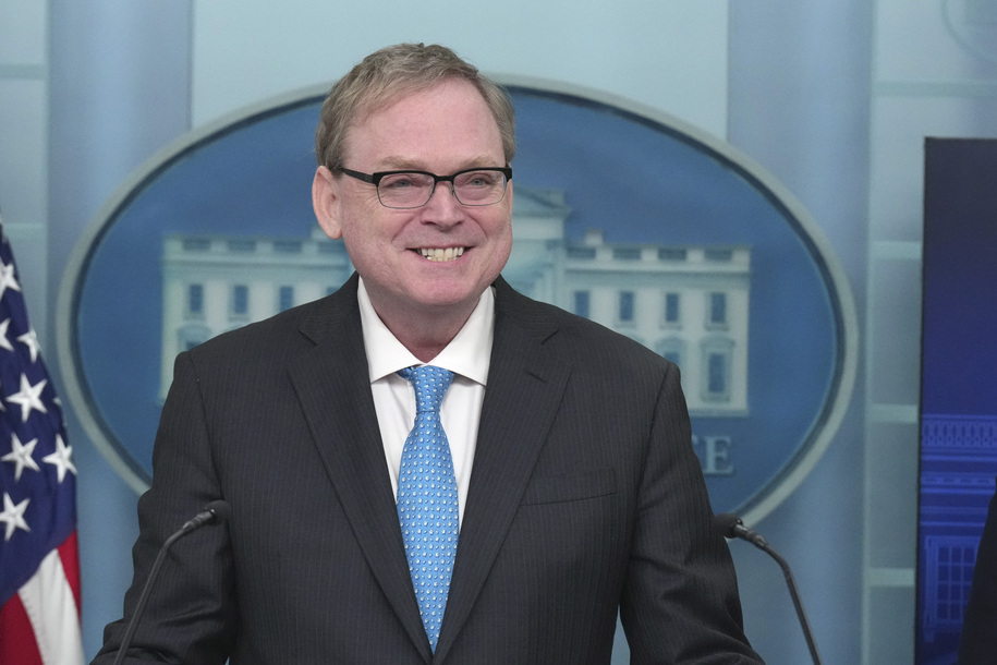 Trump shill blames economic malaise on dormant mystery 'machines'