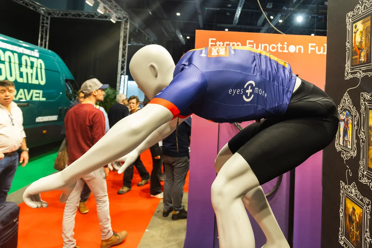 Aerobag airbag for cyclists – Team Picnic PostNL