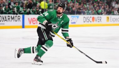 Stars captain Jamie Benn exits vs. Canadiens after hitting face on ice