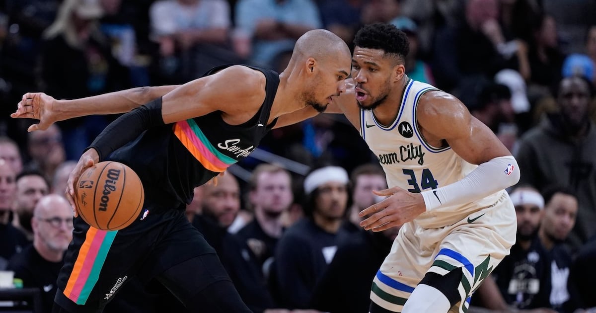 Victor Wembanyama returns from injury scare to fuel San Antonio Spurs past Milwaukee Bucks