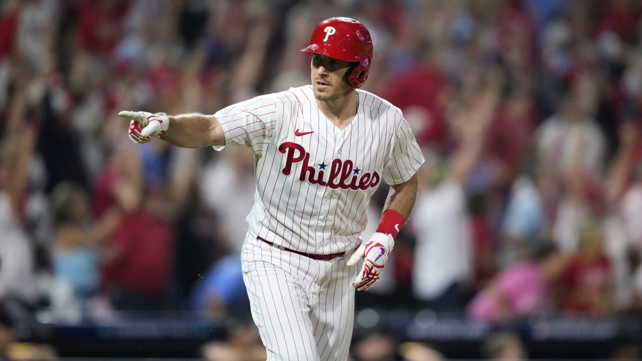 Reports: J.T. Realmuto re-signs with Phillies on three-year, $45M deal