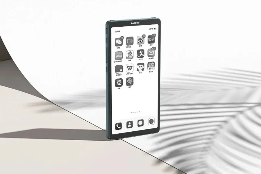 DASUNG Link is a strange way to give your smartphone an e-ink screen