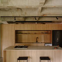 Forest Apartment / Trópico Arquitectura - Interior Photography, Kitchen, Wood, Countertop, Sink, Chair