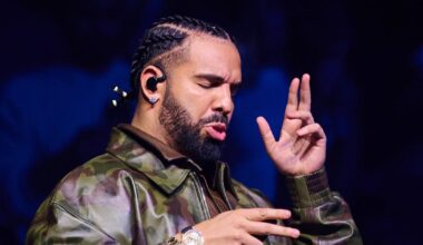 Drake faces class action lawsuit over ties to online gambling company - CTV News