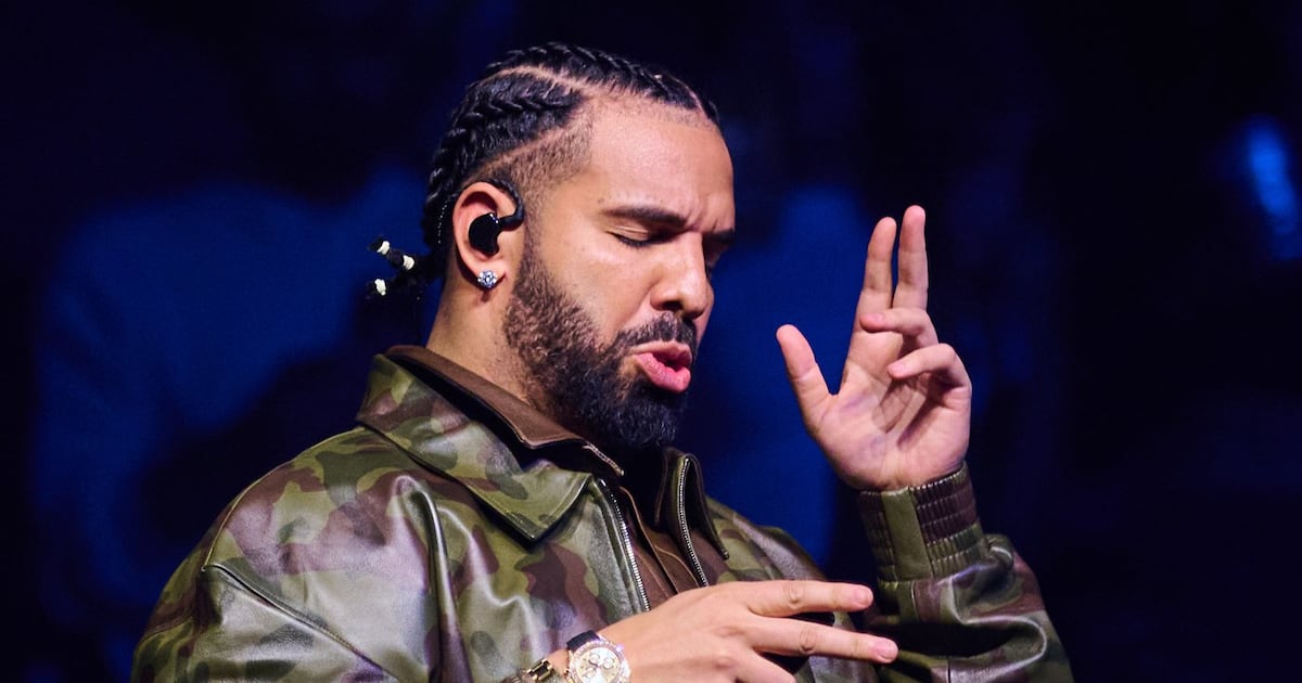 Drake faces class action lawsuit over ties to online gambling company - CTV News