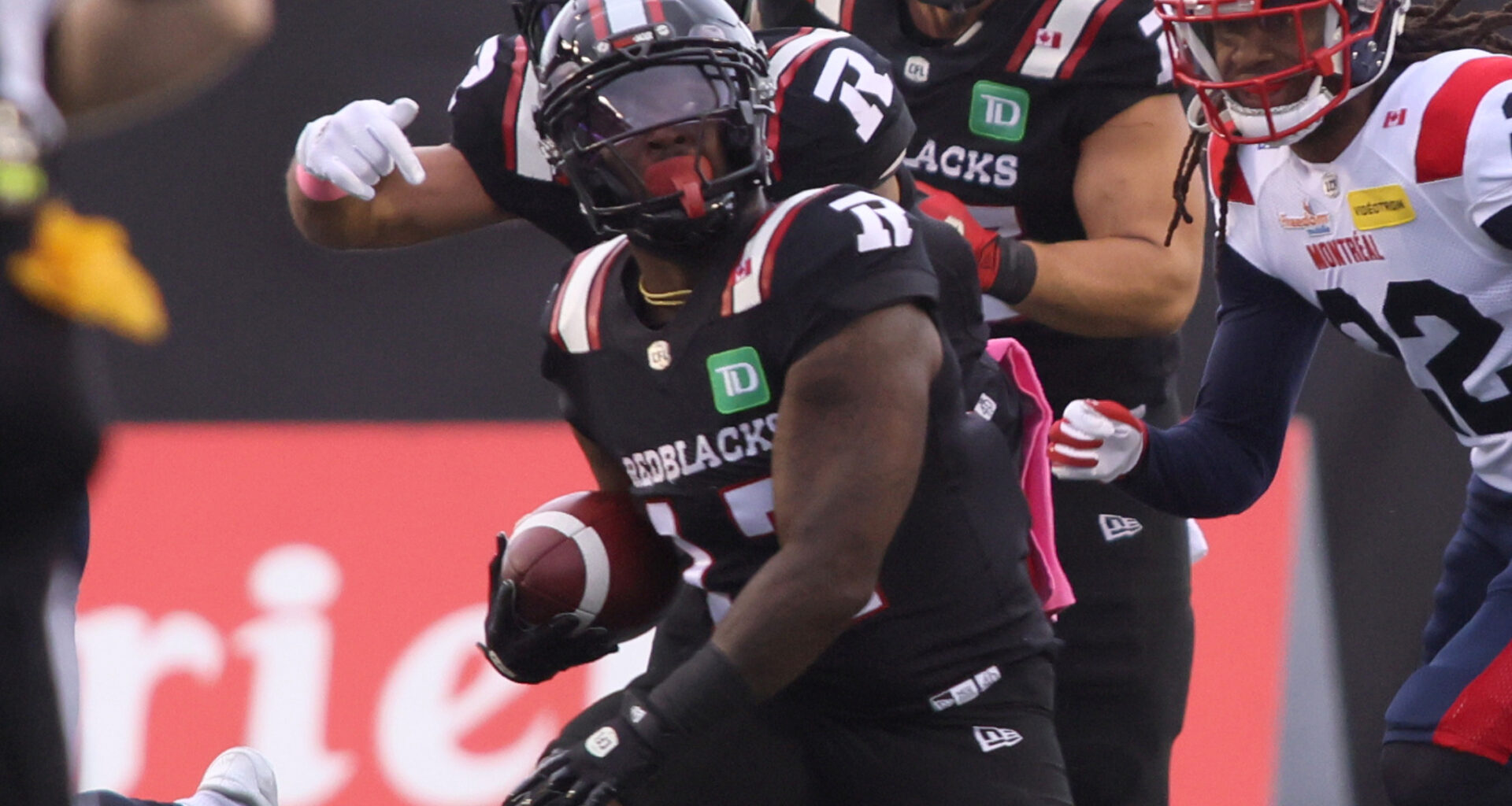 Als sign returner DeVonte Dedmon