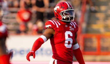 Stamps extend Derrick Moncrief; sign three