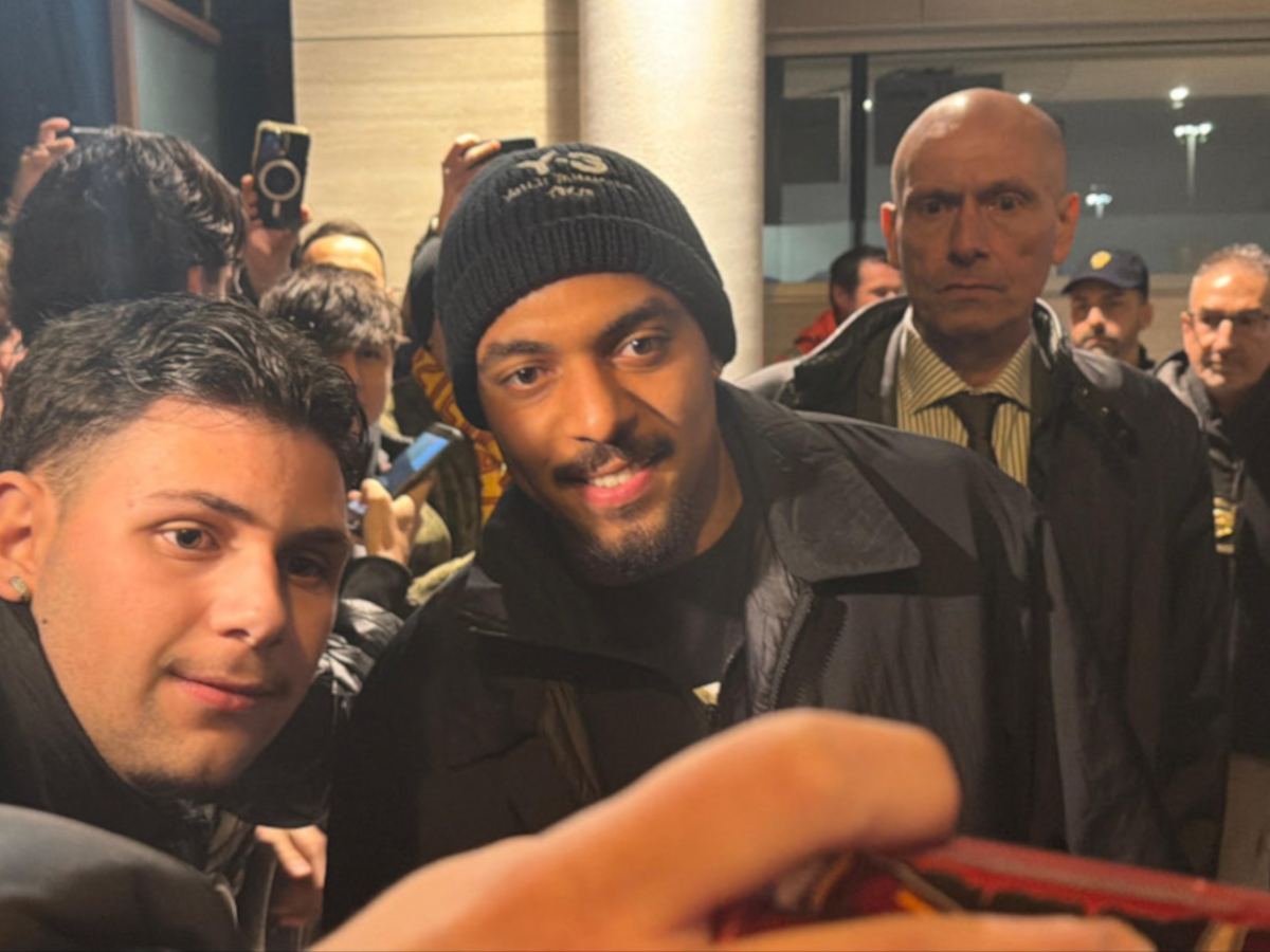 Donyell Malen poses for selfies as the Aston Villa striker flies in for his Roma medical
