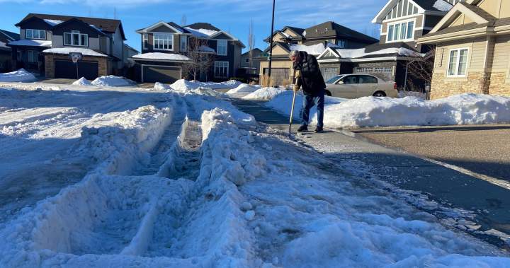 Edmonton residential parking ban pauses, snow-clearing to resume after weekend - Edmonton