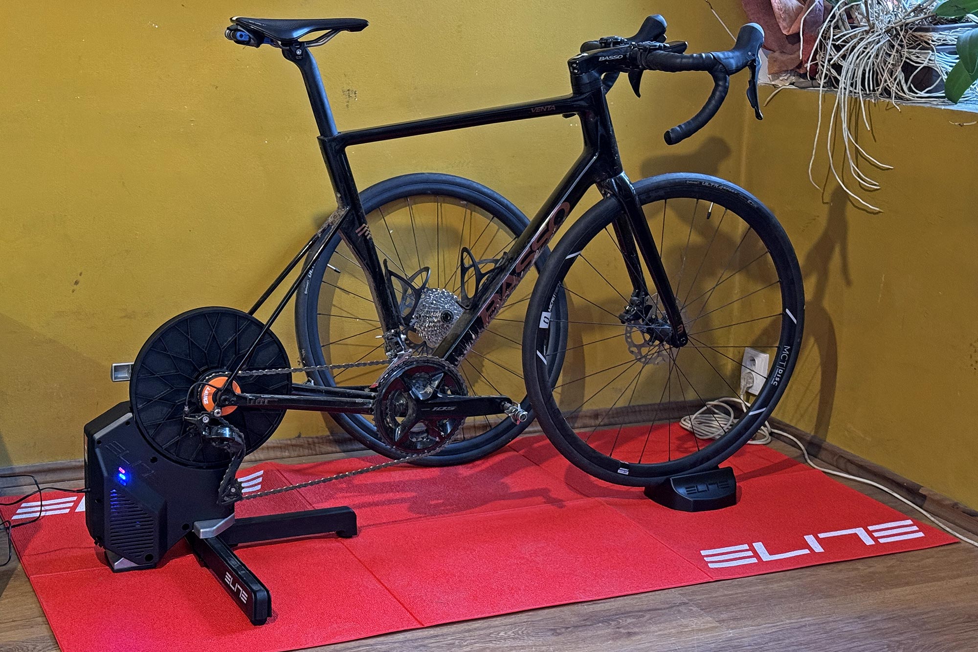 Elite Rivo entry-level premium interactive smart indoor cycling trainer