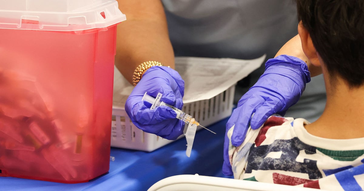 Doctors ignore new U.S. federal vaccine recommendations to stick with science - CTV News