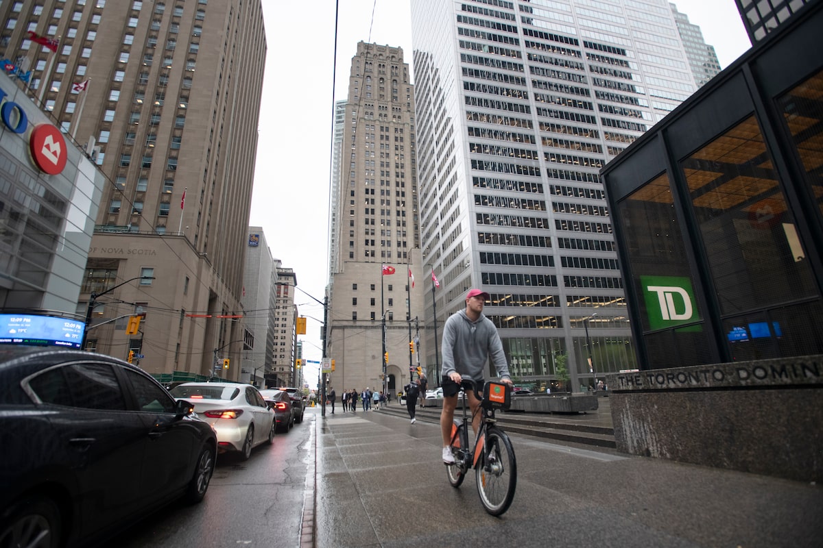 Seniors’ association criticizes big banks for ‘predatory’ sales practices