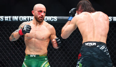 MIAMI, FLORIDA - APRIL 12: Alexander Volkanovski of Australia (L) fights Diego Lopes of Brazil in a featherweight title fight during UFC 314 at Kaseya Center on April 12, 2025 in Miami, Florida. (Photo by Megan Briggs/Getty Images)