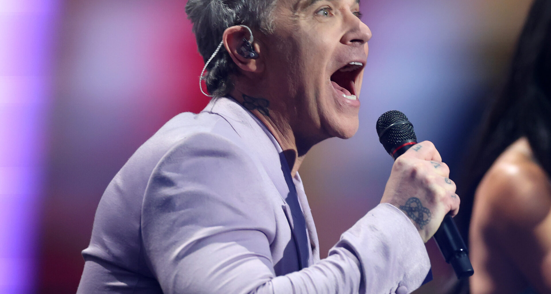 Robbie Williams Breaks Beatles Record With 16th UK #1 Album