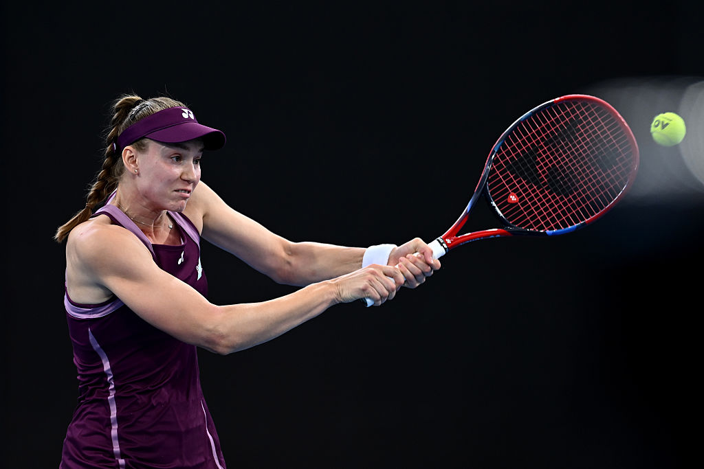 Rybakina remains unbeaten in Brisbane, defeats Badosa to reach quarterfinals