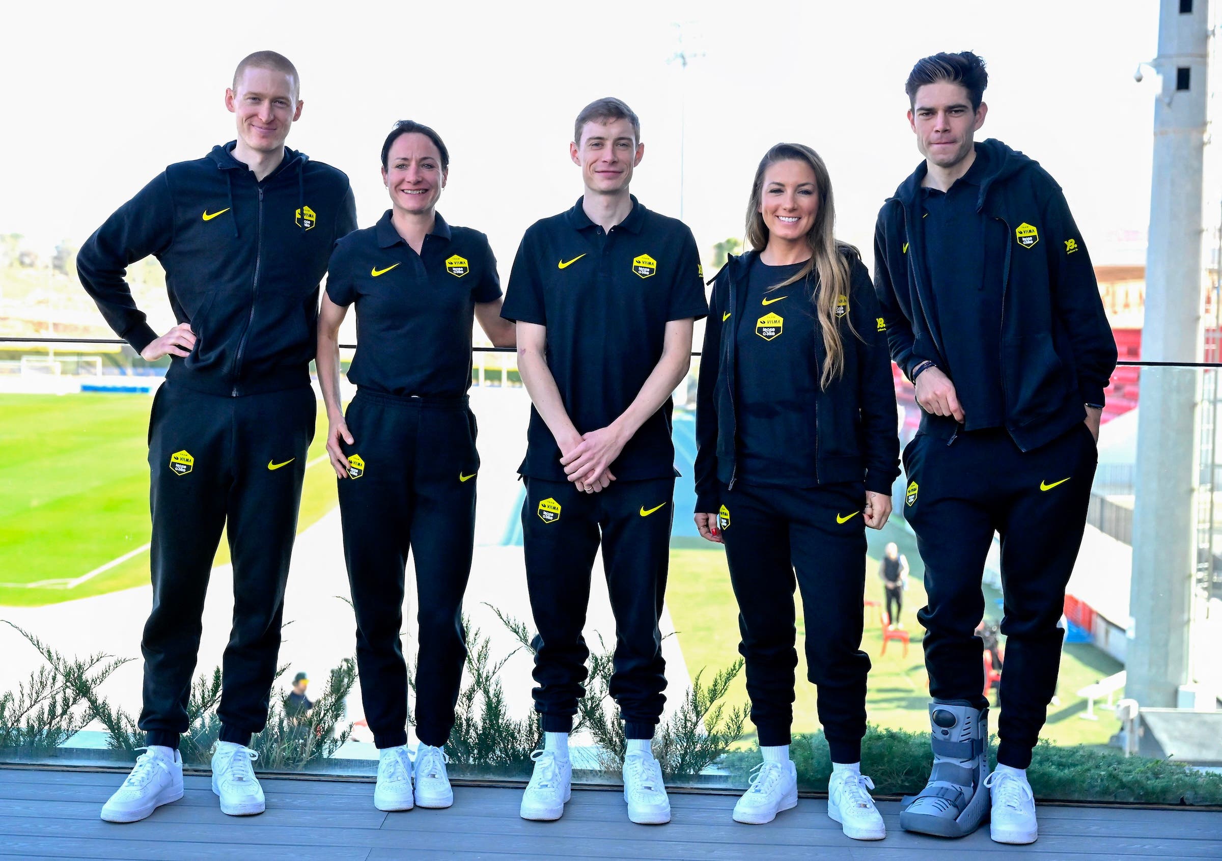 (L-R) Visma-Lease a bike's U.S. rider Matteo Jorgenson, Dutch rider Marianne Vos, Dutch rider Jonas Vingegaard, French rider Pauline Ferrand-Prevot and Belgian rider Wout van Aert pose during the presentation of the Visma-Lease a Bike cycling teams at La Nucia near Alicante, eastern Spain on January 13, 2026. (Photo: Jose Jordan / AFP)