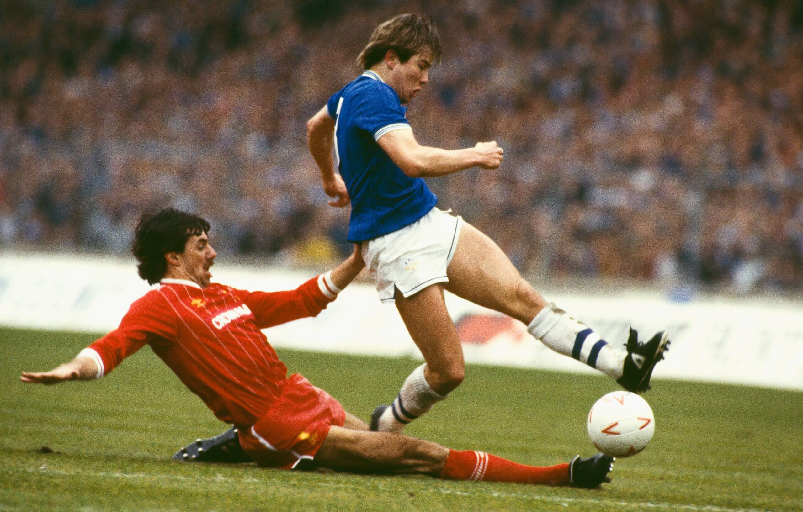 Adrian Heath playing for Everton against Liverpool in the 1984 League Cup final
