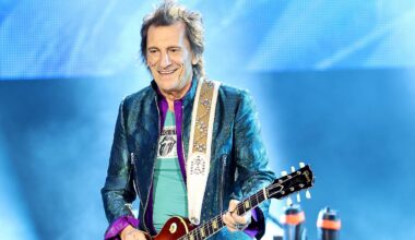 Watch Ronnie Wood’s Performances of a Faces Classic and Two New Songs on the U.K. New Year’s Special ‘Jools’ Annual Hootenanny’