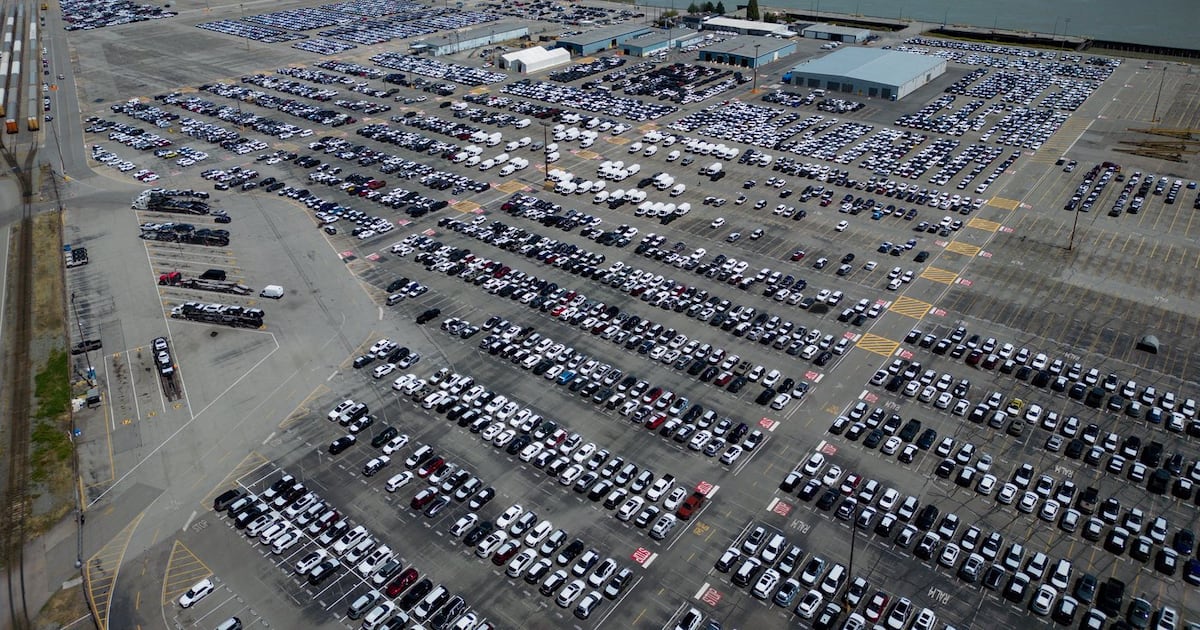 Canada's merchandise trade deficit $2.2B in November: StatCan