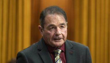 Conservative MP says Liberals ‘pulling out all the stops’ in floor-crossing offer - CTV News