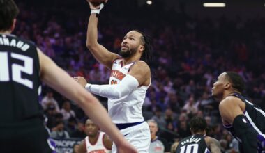 New York Knicks star Jalen Brunson leaves vs. Sacramento Kings after hurting right ankle