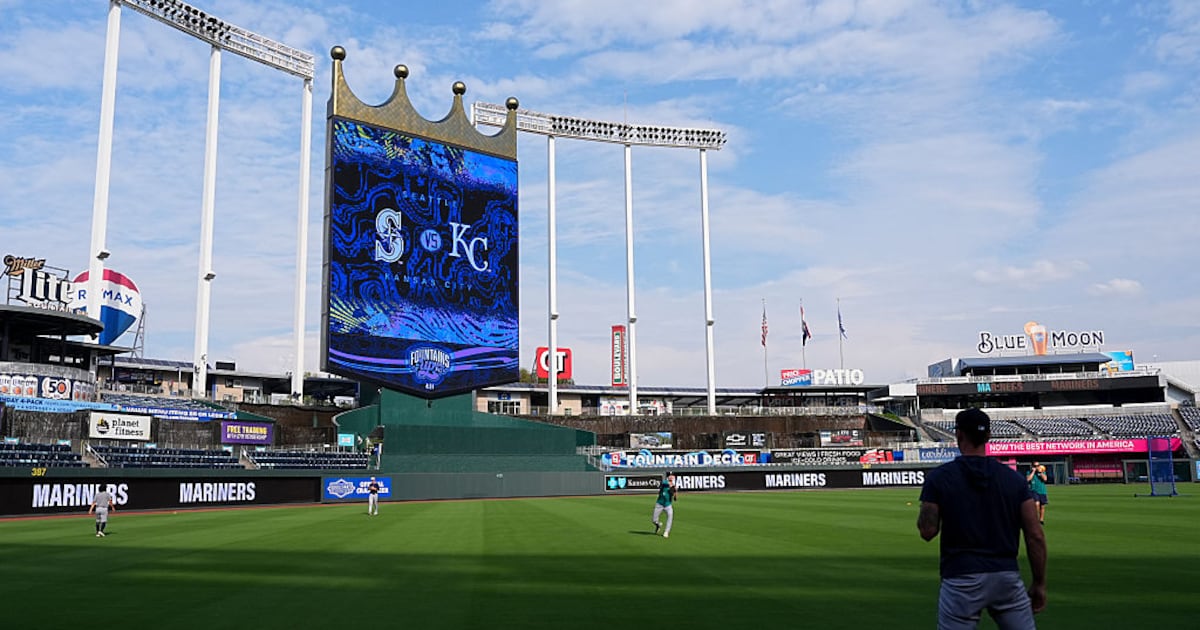 Moving outfield fences in costs ‘less than $5M’