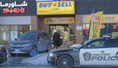 Burlington jewelry store robbery: suspects wanted