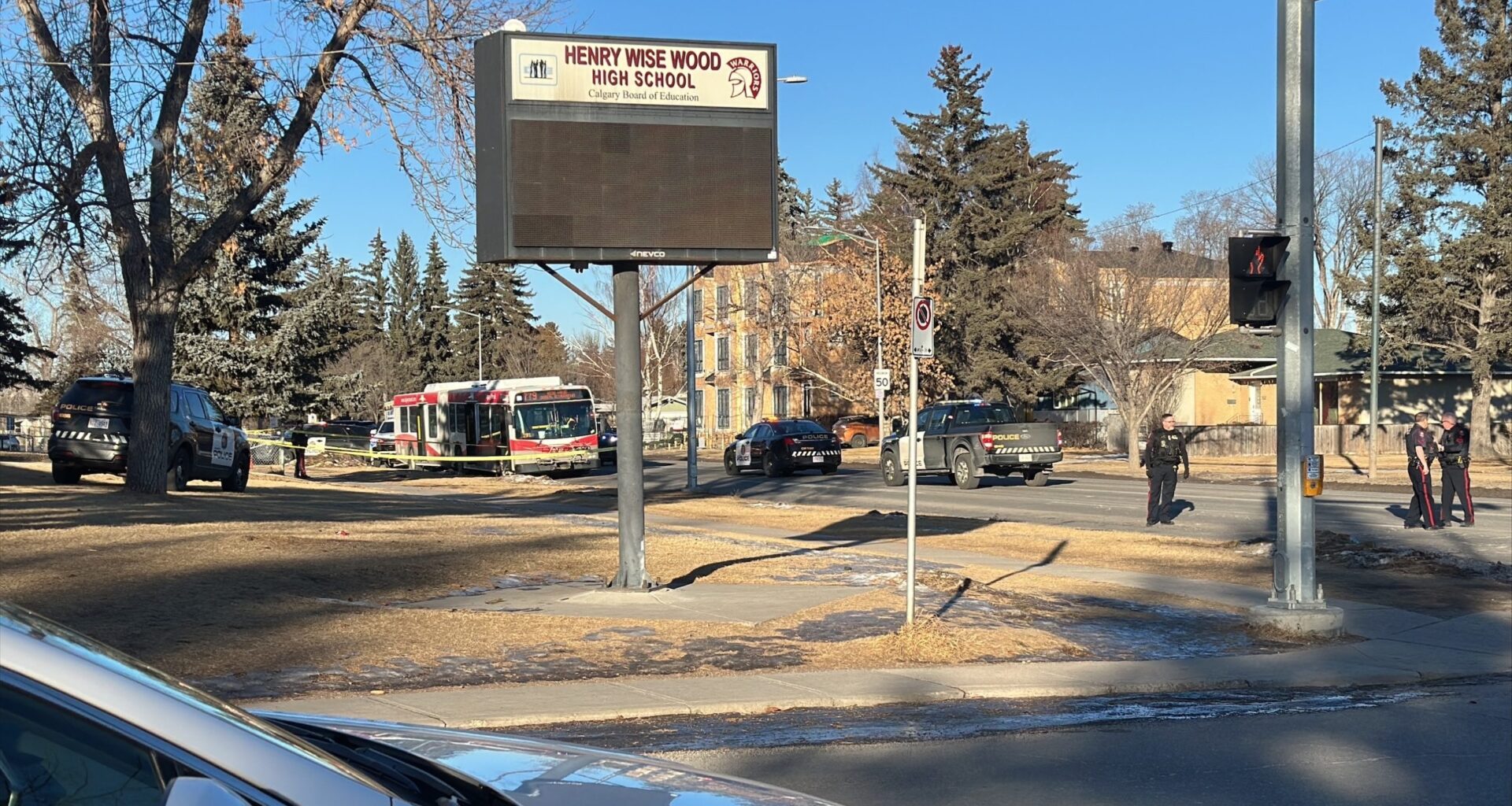 Teen injured in stabbing on bus near SW Calgary high school