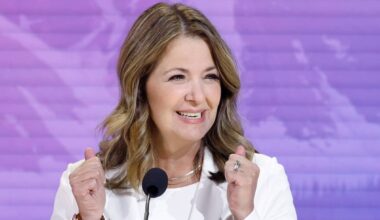 Premier Danielle Smith endorses Poilievre at Conservative convention