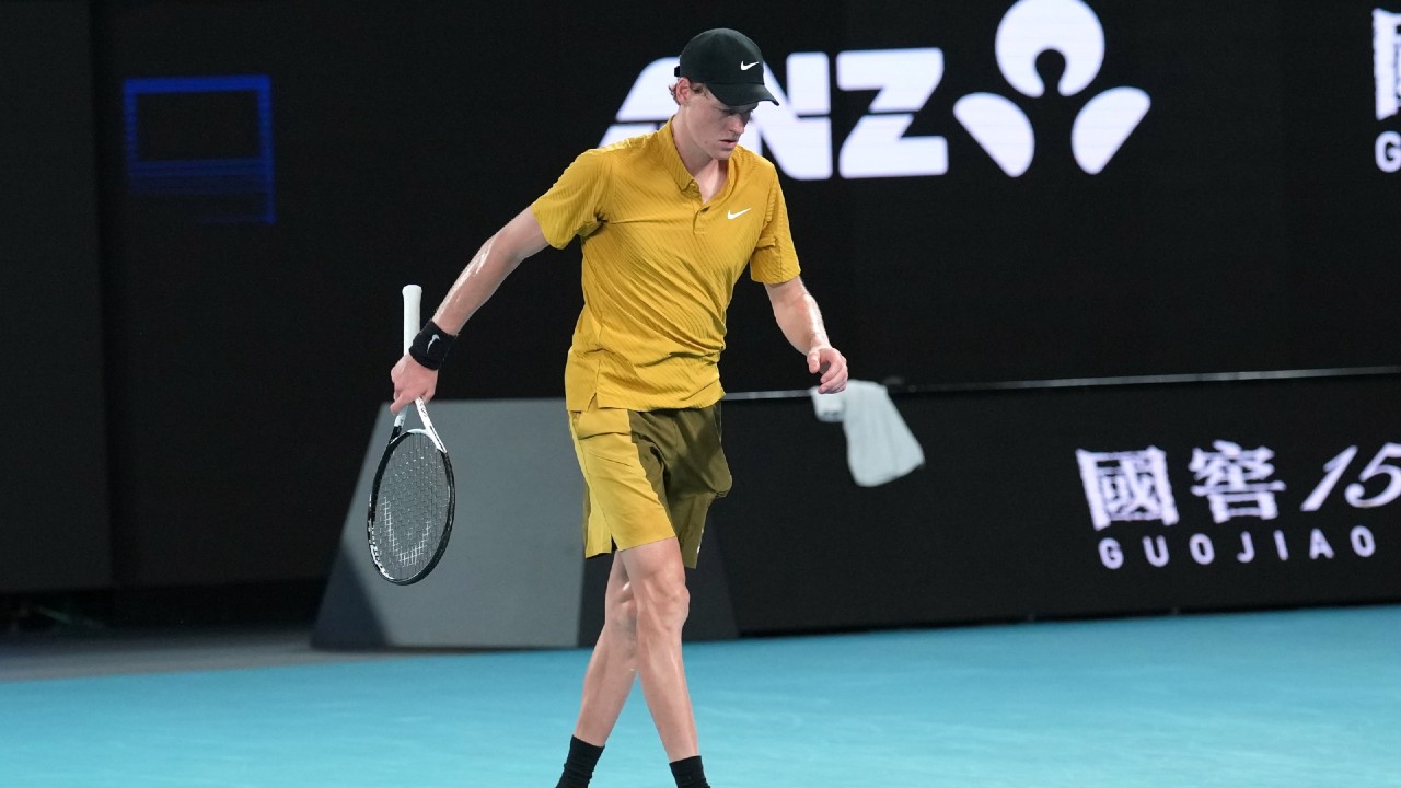 Sinner overcomes heat, cramps to beat Spizzirri, Djokovic gets 400th win