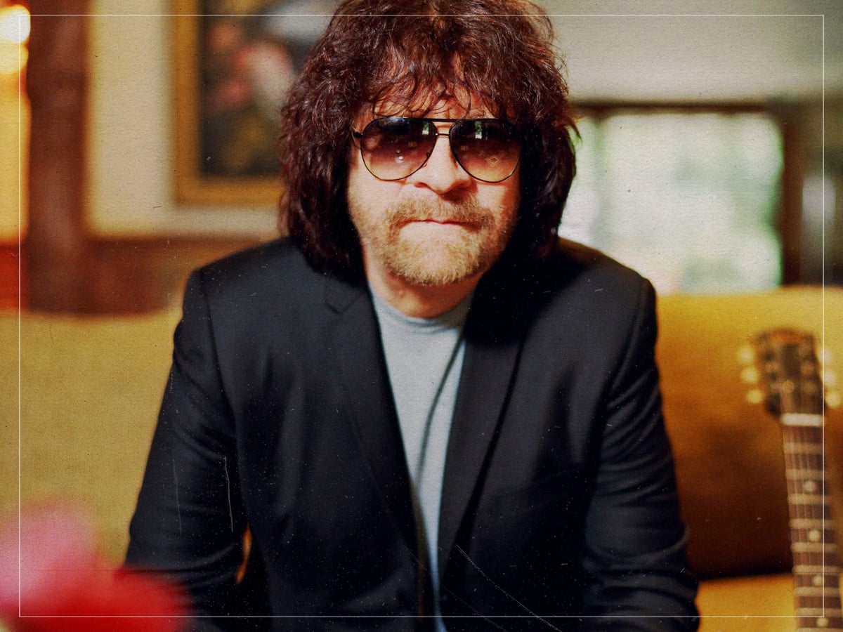 The only Traveling Wilburys song Jeff Lynne "couldn't stand"