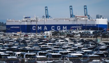 Canada’s trade deficit widens in November on drop in gold, auto shipments