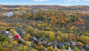 Multiple offers for Dundas sidesplit between a park and a trail