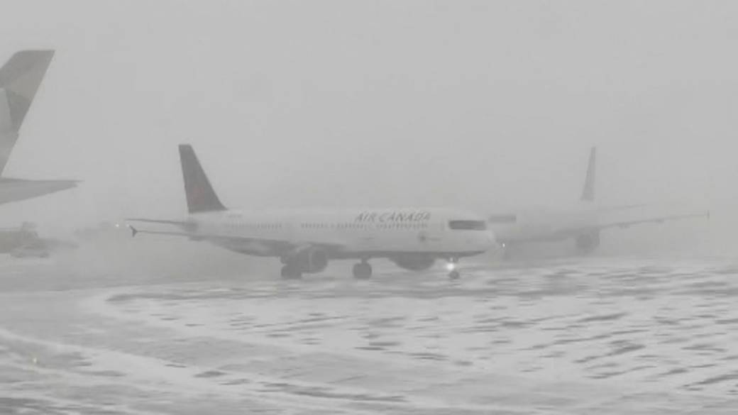 Click to play video: 'More flights at Toronto Pearson cancelled as winter storm continues'