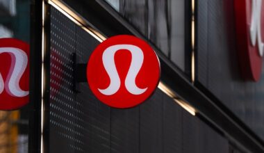 Lululemon founder blames board for ill-fitting and thin Get Low clothes - CTV News